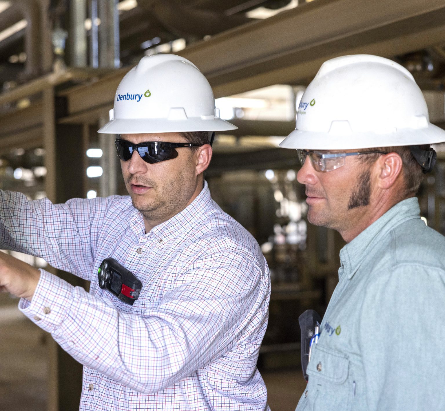 Two Denbury employees in discussion.